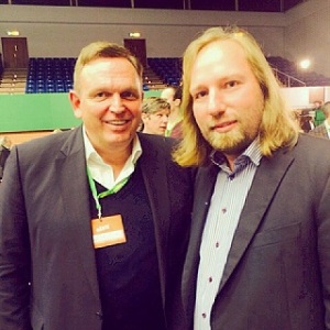 Von links nach rechts: Georg Stecker, Sprecher des Dachverbandes Die Deutsche Automatenwirtschaft e.V. und Anton Hofreiter, Fraktionsvorsitzender Bündnis 90/ Die Grünen.