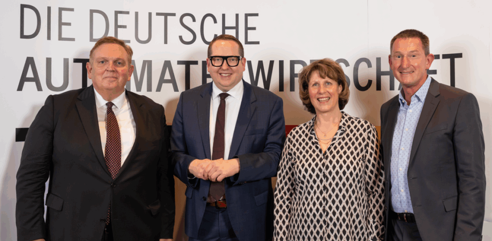 Foto AWI/DAW/Coscia (v.l.n.r.): Nico Ernstberger (Beauftragter für DAW-Länderkommunikation in Nordrhein-Westfalen), Thomas Plöger (DAV), Silke Gorißen (Ministerin für Landwirtschaft und Verbraucherschutz), Georg Stecker (DAW)